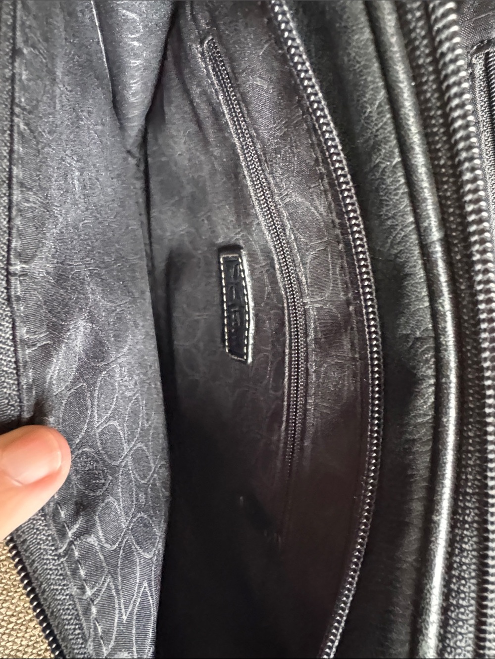 Fossil Black Leather Square Crossbody Bag with Contrast Stitching - Picture 4 of 4